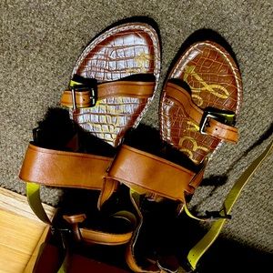 Ankle strap sandal two tone